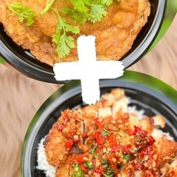 ไข่เจียวหมูสับ + กะเพราไก่กรอบ