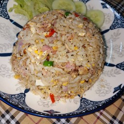 [อร่อยซ่ากับโค้ก] ข้าวผัดแหนมทรงดครื่องใส่ไข่ +  โค้ก ไม่มีน้ำตาล (ขวด) 