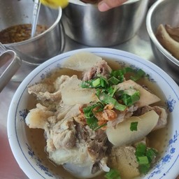 ก๋วยเตี๋ยวลูกชิ้นแชมป์ ฮั้งเพ้ง หน้าวัดเทพประสาทเตาถ่าน สัตหีบ วัดเทพประสาท เตาถ่าน