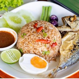 ข้าวผัดน้ำพริกปลาทู