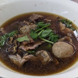 ก๋วยเตี๋ยวเนื้อรวมทุกอย่าง พิเศษ