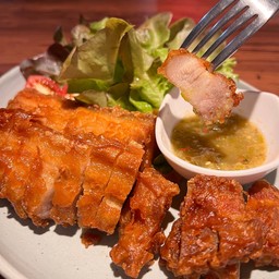 หมูสามชั้นทอดน้ำปลา