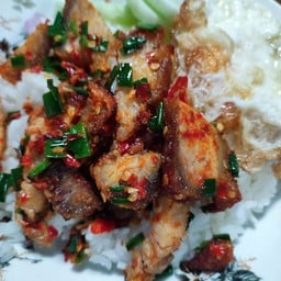 ผัดพริกเกลือราดข้าว