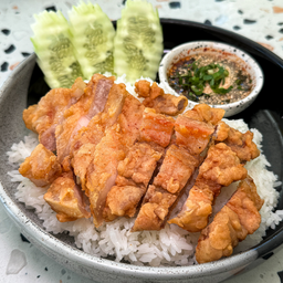 ข้าวสามชั้นทอดน้ำจิ้มแจ่ว
