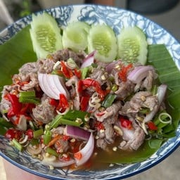 ยำเนื้อลายกรอบ