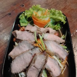 ส้มตำไทยเนื้อย่าง