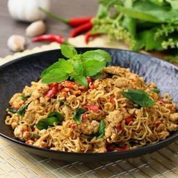 มาม่าผัดกะเพรา LM