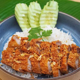 ข้าวสามชั้นทอดกระเทียม