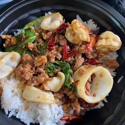 ข้าวราดกระเพรารวม