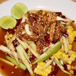 ตำมะม่วงข้าวโพดปลากรอบ