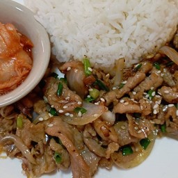  ข้าวหมูหมักซอสเกาหลี+กิมจิ