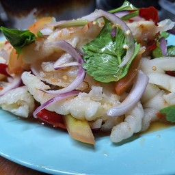 ยำเล็บมือนาง