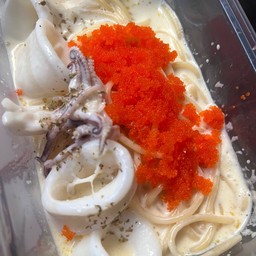 สปาเกตตี้หมึกครีมไข่กุ้ง