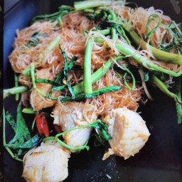 หมี่ผัดกะเฉดไก่