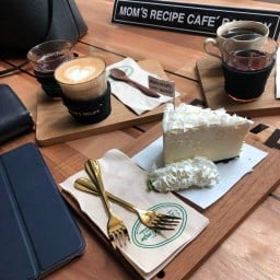 MOM’S RECIPE CAFE BAKERY Panya Village Mall ชั้น1 ห้างปัญญาวิลเลจ ถนนปัญญาอินทรา