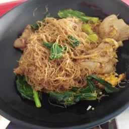 เส้นหมี่ผัดซีอิ๊วหมูนุ่ม