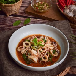 กะเพราปลาหมึก(กับข้าว)