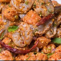 Spicy Minced Salmon Salad With Cooked Shrimp