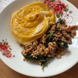 ข้าวไข่ข้น กระเพราไก่สับ