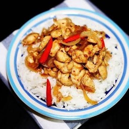 ผัดพริกเผาไก่ราดข้าว