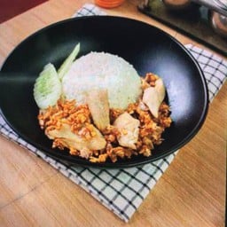 ข้าวกระเทียมไก่