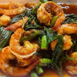 ผัดพริกแกงกุ้งเป็นกับ