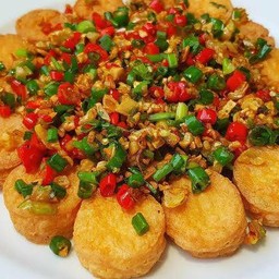 ข้าวราดเต้าหู้ไข่ผัดพริกกระเทียม
