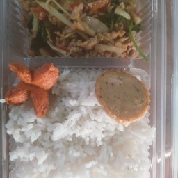 ข้าวกระเพรากระหมูหน่อไม้ดอง