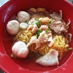 ก๋วยเตี๋ยวหมูลูกชิ้น