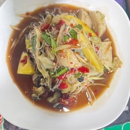 ชายสี่ บะหมี่เกี๊ยว ตลาดรถไฟ