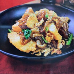 เส้นใหญ่ผัดซีอิ๊วปลา