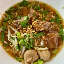 นินูก๋วยเตี๋ยวหมูตุ๋น เนื้อตุ๋น น้ำข้น นินูก๋วยเตี๋ยวหมูตุ๋น เนื้อตุ๋น น้ำข้น