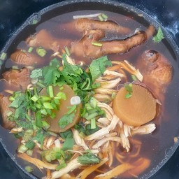 ก๋วยเตี๋ยวไก่ใส่ทุกอย่าง  (น้ำ)