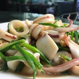 ข้าวผัดน้ำมันหอยปลาหมึก