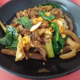 เส้นใหญ่ผัดซีอิ๊ว หมึกกรอบ