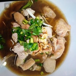 ก๋วยเตี๋ยว ลูกชิ้น เนื้อตุ๋น