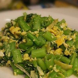 ผัดยอดฟักใส่ไข่