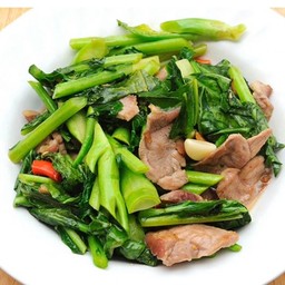 คะน้าหมูชิ้นราดข้่าว
