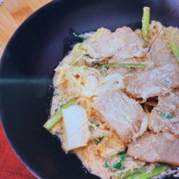 สุกี้แห้งโบราญหมู