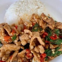กระเพราหมูชิ้น