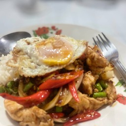 ผัดพริกแกงถั่วฝักยาว หมูราดข้าว