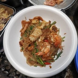 ผัดหมี่กระเฉดรวมมิตร