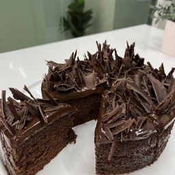 Dark Chocolate Fudge Cake