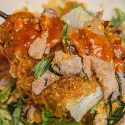 สุกี้แห้งหมูกรอบ