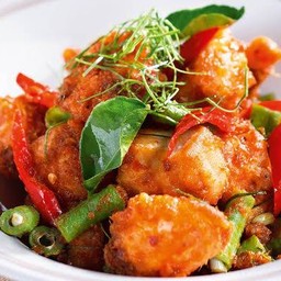 ข้าวราดพริกแกงไก่กรอบ
