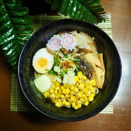 คาระมิโซะบัตเตอร์คอน+ไข่โชยุ+หมูชาชู(เผ็ด) Karamisobuttercorn