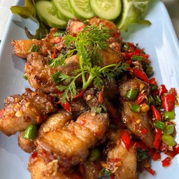 สามชั้นคั่วพริกเกลือ