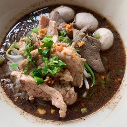 ก๋วยเตี๋ยว หมู