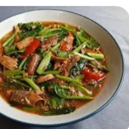 ผัดคะน้าปลากระป๋องราดข้าว
