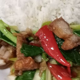 คะน้าหมูกรอบ